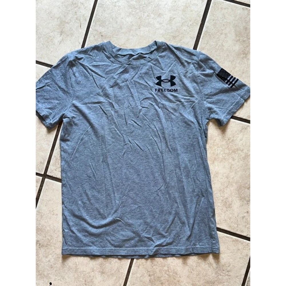 Boys Gray Under Armour Freedom Shirt Size Large